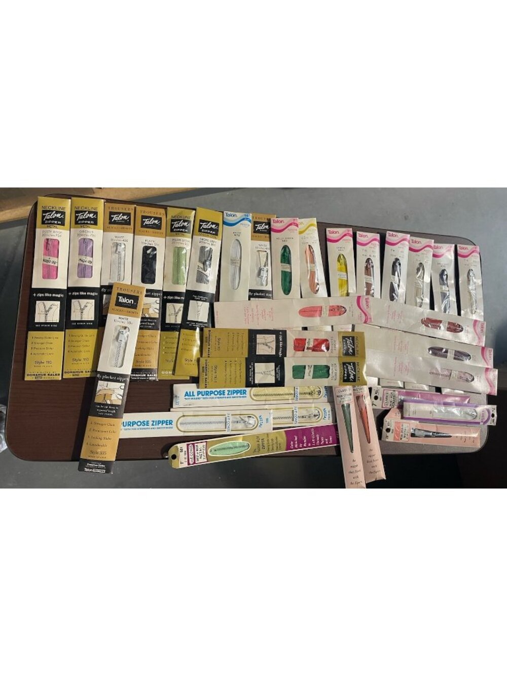 NEW Lot of 32 Zippers Talon J&P Coats Various Sizes/Colors Sewing Metal Nylon